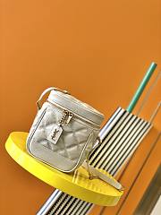 Ysl 80's Vanity Carré-Quilted Grained Leather White 649779 14.5x16.5x9cm - 1