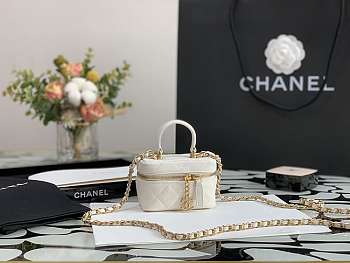 Chanel Small Vanity With Chain Grained Leather White AP2194 12×11.5×7cm