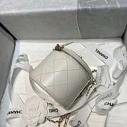 Chanel Small Vanity with Chain Leather Gold-Tone Metal White AP2193 9x10x10cm - 6