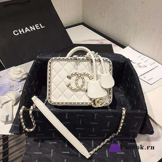 Chanel Small CC Filigree Chain Around Vanity Case White AS1785 18x14x8cm - 1