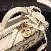 Chanel Small CC Filigree Chain Around Vanity Case White AS1785 18x14x8cm - 2