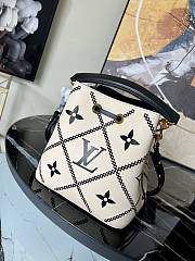 Louis Vuitton Neonoe BB Monogram Cream/Black M46023 26x26x17.5cm - 2