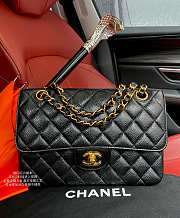 Chanel Small Classic Handbag In Grained Leather Gold-tone Metal A01113 23x14.5x6cm - 1