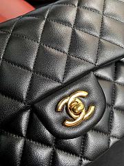 Chanel Small Classic Handbag In Leather Gold-tone Metal A01113 23x14.5x6cm - 3