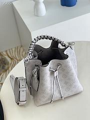 Louis Vuitton Muria Mahina Leather Light Gray M58788 25x25x20cm - 6
