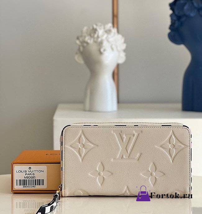 Louis Vuitton Zippy Wallet Monogram Crafted Light Cream M80685 19.5x10.5x2.5cm  - 1