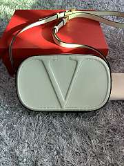 Valentino Garavani VLOGO Walk Crossbody Bag White 25x15x6cm - 1