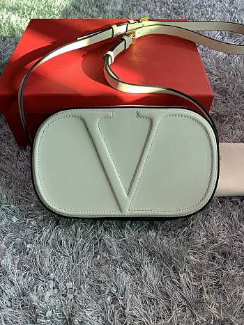 Valentino Garavani VLOGO Walk Crossbody Bag White 25x15x6cm