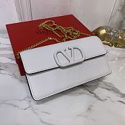 Valentino Vlogo Signature Grainy Leather Wallet With Chain White 20x10x5.5cm - 3