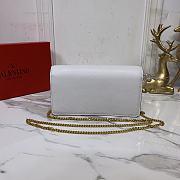 Valentino Vlogo Signature Grainy Leather Wallet With Chain White 20x10x5.5cm - 5