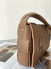 Bottega Veneta Cassette Brown 578004 23x15x6cm - 2