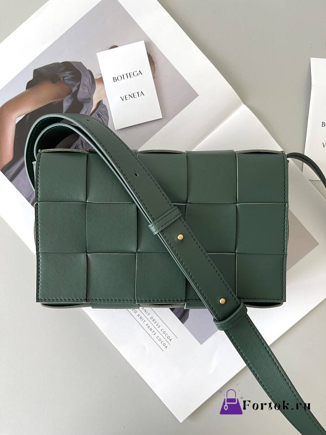 Bottega Veneta Cassette Forest Green 578004 23x15x6cm - 1