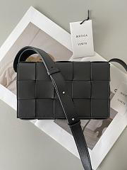 Bottega Veneta Cassette Black 578004 23x15x6cm - 1