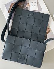Bottega Veneta Cassette Navy 578004 23x15x6cm - 2