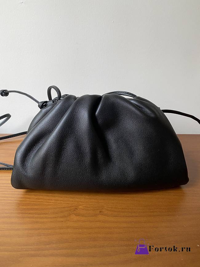 Bottega Veneta Mini Pouch Black 585852 22x12X7cm  - 1