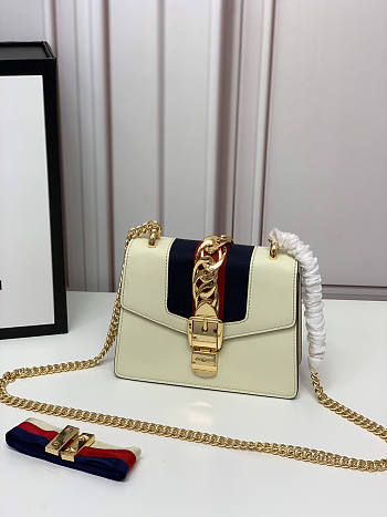 Gucci Mini Sylvie Leather Chain Bag White 431666 19x14x7.5cm