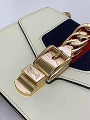 Gucci Mini Sylvie Leather Chain Bag White 431666 19x14x7.5cm - 2