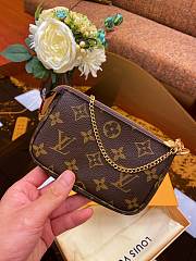 Louis Vuitton Mini Pochette Accessoires Monogram Canvas M58009 14x9x2cm - 3