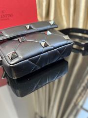 Valentino Garavani Roman Stud Shoulder Bag Black WY0B0 23x15x7cm - 3