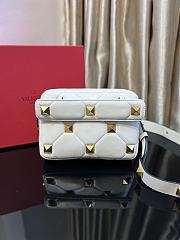 Valentino Garavani Roman Stud Shoulder Bag White WY0B0 23x15x7cm - 1