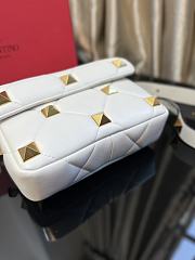 Valentino Garavani Roman Stud Shoulder Bag White WY0B0 23x15x7cm - 5