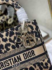 DIOR MEDIUM LADY D-LITE BAG Beige Multicolor Mizza Embroidery Leopard M0565OR - 2