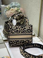 DIOR MEDIUM LADY D-LITE BAG Beige Multicolor Mizza Embroidery Leopard M0565OR - 4