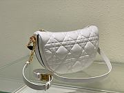 Dior Medium Vibe Hobo Bag White M7201 30x19x10cm - 6