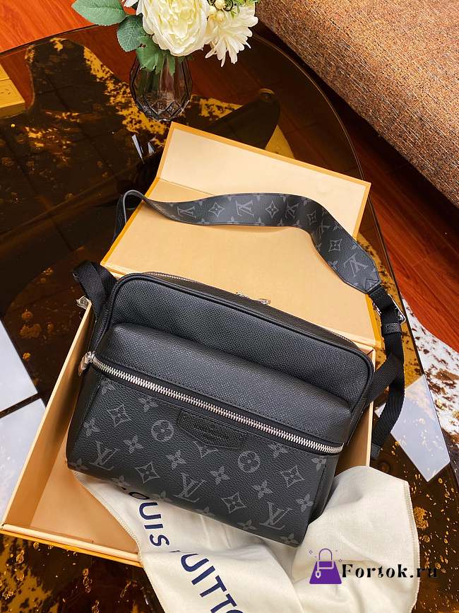 Louis Vuitton Outdoor Messenger Bag Black M30233 29.5x20x10.5cm - 1