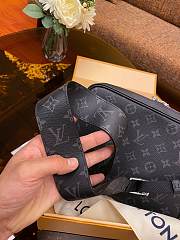 Louis Vuitton Outdoor Messenger Bag Black M30233 29.5x20x10.5cm - 2