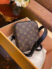Louis Vuitton Christopher Wearable Wallet Monogram Brown M69404 15x17x8cm - 4