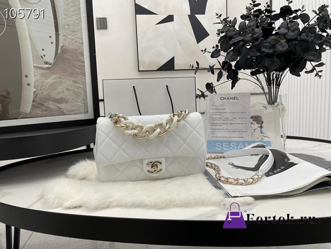 Chanel Chain Flap Bag White AS1354 16x24x6cm - 1