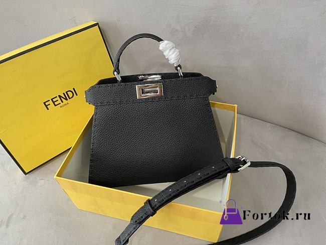 Fendi Small Peekaboo Cuoio Romano Grained Leather Black 27x9.5x21cm - 1