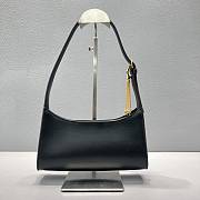 Celine Cuir Triomphe Shoulder Bag In Leather Black 198153 24x13x5cm - 2