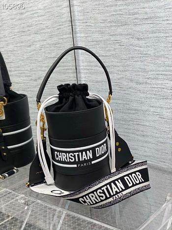 Dior Small Vibe Bucket Bag Black/White M8703 14x18x14cm