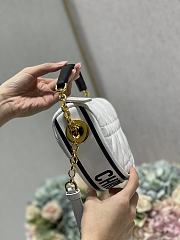 Dior Small Vibe Hobo Bag Lambskin White/Black M7200 20×15×7cm - 2