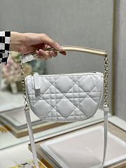 Dior Small Vibe Hobo Bag Lambskin White/Gold M7200 20×15×7cm - 1