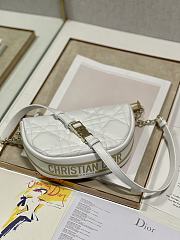 Dior Small Vibe Hobo Bag Lambskin White/Gold M7200 20×15×7cm - 2