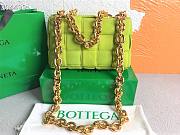 Bottega Veneta Chain Cassette Suede Kiwi 631421 26x18x8cm - 1