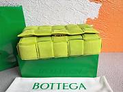 Bottega Veneta Chain Cassette Suede Kiwi 631421 26x18x8cm - 4