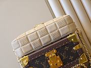 Louis Vuitton Troca MM Beige M59111 25.5x17x7cm - 6
