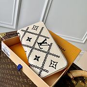 Louis Vuitton Zippy Wallet Monogram Empreinte Creme/Black M81141 19.5x10.5x2.5cm - 1