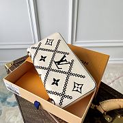 Louis Vuitton Zippy Wallet Monogram Empreinte Creme/Black M81141 19.5x10.5x2.5cm - 4