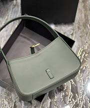 Ysl Le 5 À 7 Hobo Bag In Smooth Leather Green 6572282 25x14x6cm - 6