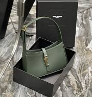 Ysl Le 5 À 7 Hobo Bag In Smooth Leather Green 6572282 25x14x6cm - 3