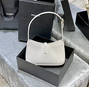 Ysl Le 5 À 7 Hobo Bag In Smooth Leather White 6572282 25x14x6cm - 3