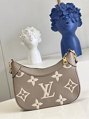 Louis Vuitton Bagatelle Bicolor Beige/Creme M46112 22x14x9cm