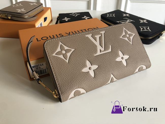 Louis Vuitton Zippy Wallet Bicolor Monogram Beige/Creme M69794 19x10cm - 1