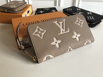 Louis Vuitton Zippy Wallet Bicolor Monogram Beige/Creme M69794 19x10cm