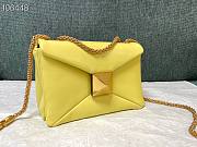 Valentino One Stud Nappa Bag With Chain Yellow 19x14x11cm - 3